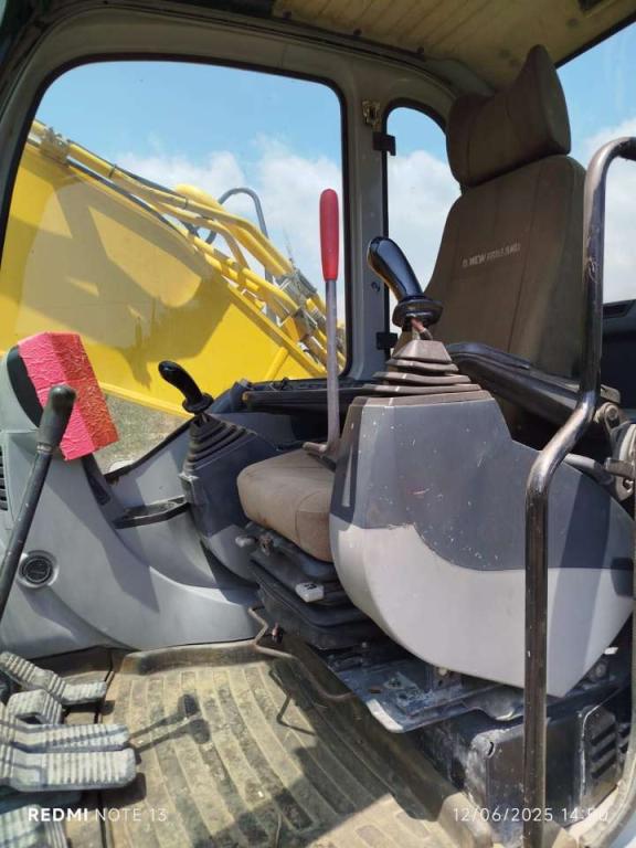 New Holland E215B Photo 5