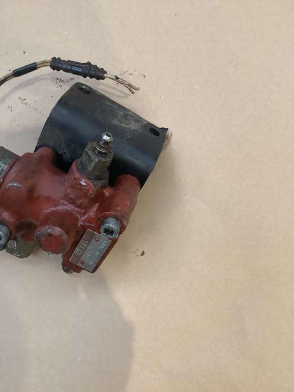 Soupape pour Fiat Hitachi EX 235 Photo 4
