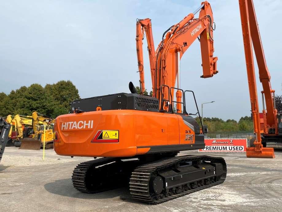 Hitachi ZX350LCN-7 Photo 13