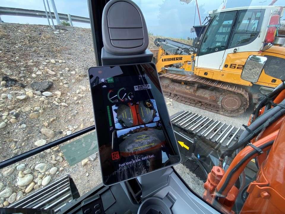 Hitachi ZX350LCN-7 Photo 7