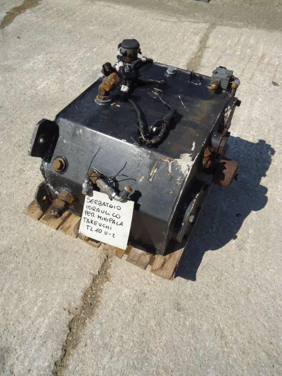 Réservoir de huile pour Takeuchi TL10 V-2 Photo 1
