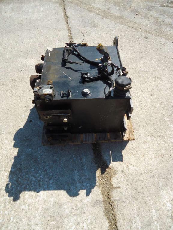 Réservoir de huile pour Takeuchi TL10 V-2 Photo 3