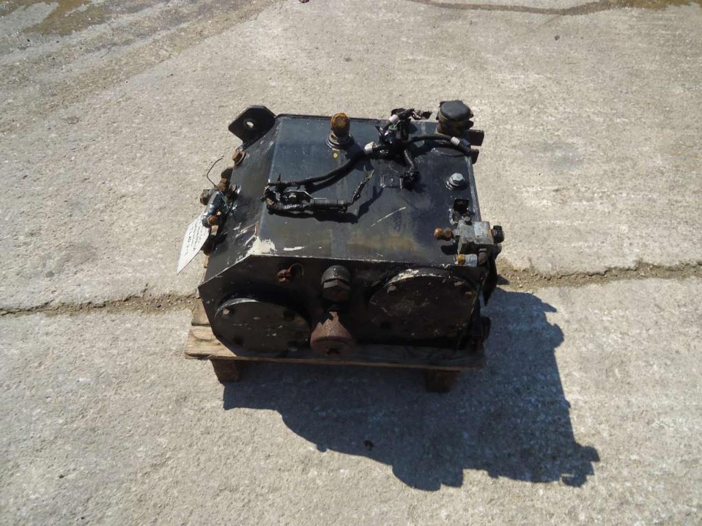 Réservoir de huile pour Takeuchi TL10 V-2 Photo 4