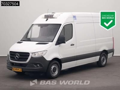 Mercedes-Benz Sprinter 317 CDI Koelwagen Vriezer 170PK L2H2 Airco Cruise Camera MBUX CarPlay Euro6 L2 Koel Koeler en vente par BAS World B.V.