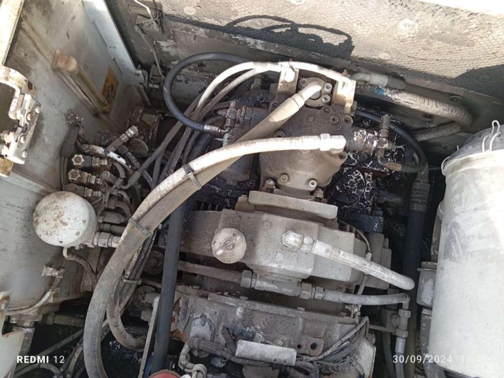 Liebherr R954B HD Photo 5