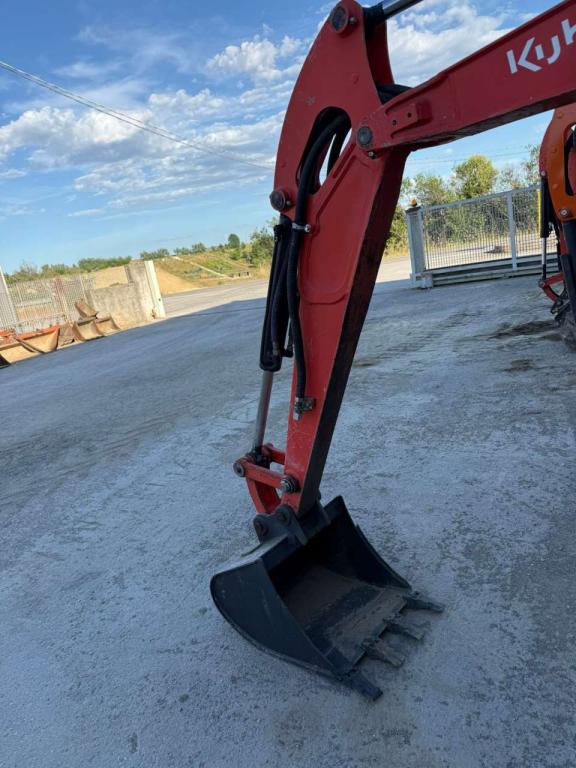 Kubota U27 Photo 4