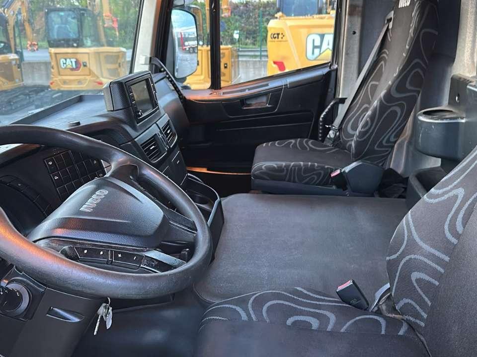 Iveco Stralis 330 Photo 8