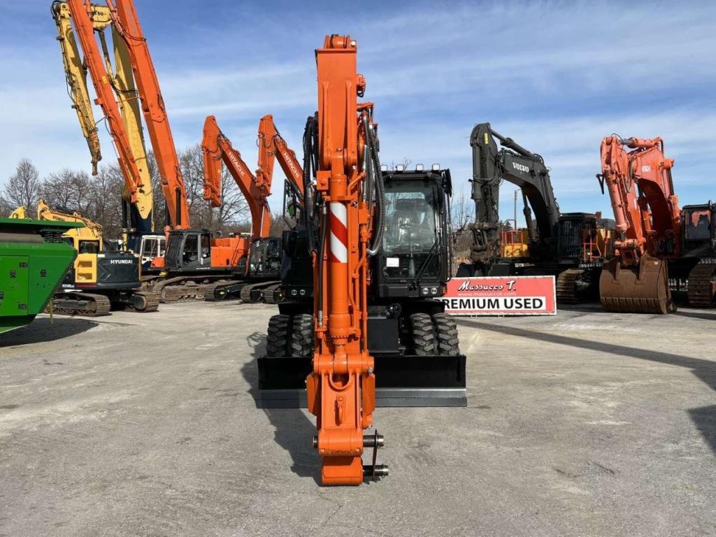 Hitachi ZX180W-7 Photo 15