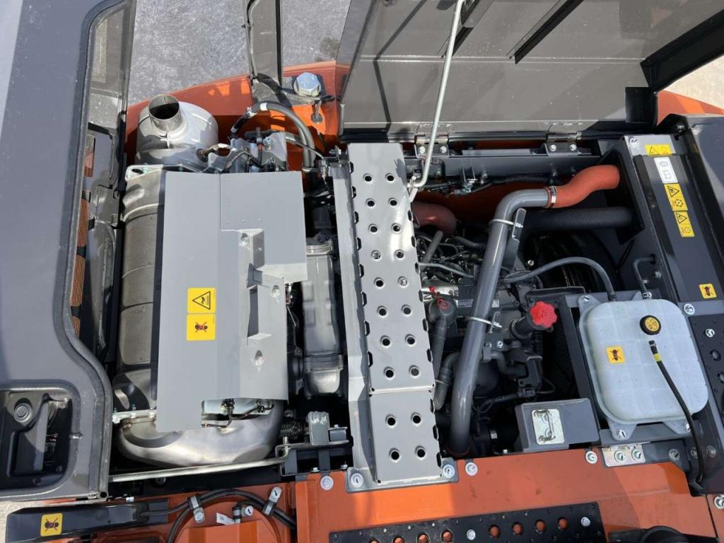 Hitachi ZX180W-7 Photo 16