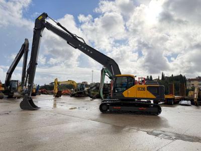 Volvo EC230F-LR Photo 1