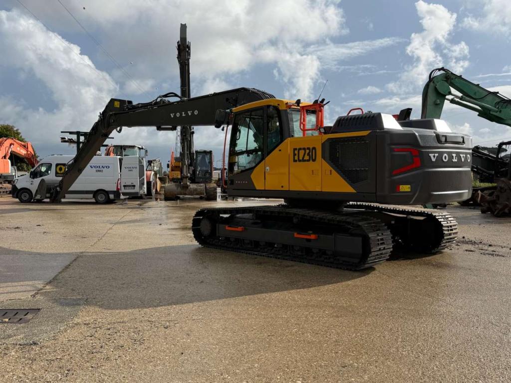 Volvo EC230F-LR Photo 4