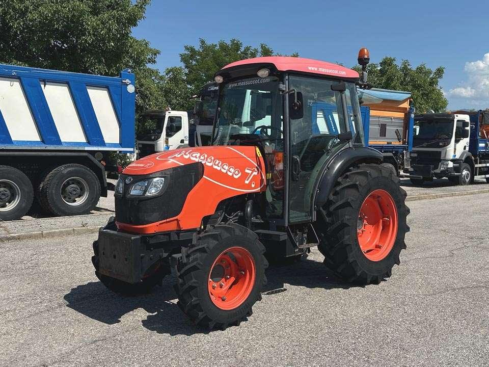 Kubota M8540 4x4 Photo 1