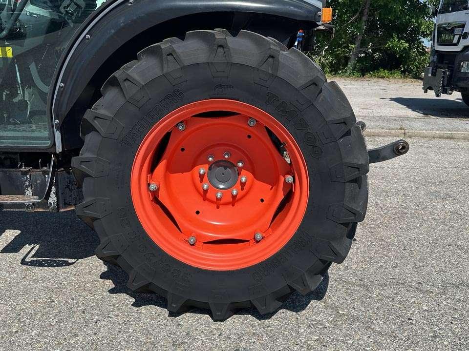 Kubota M8540 4x4 Photo 4