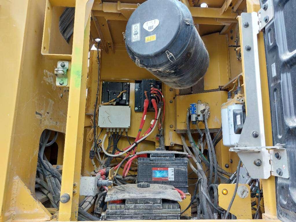 Caterpillar 352FLXE MHD (17m demolition) Photo 13