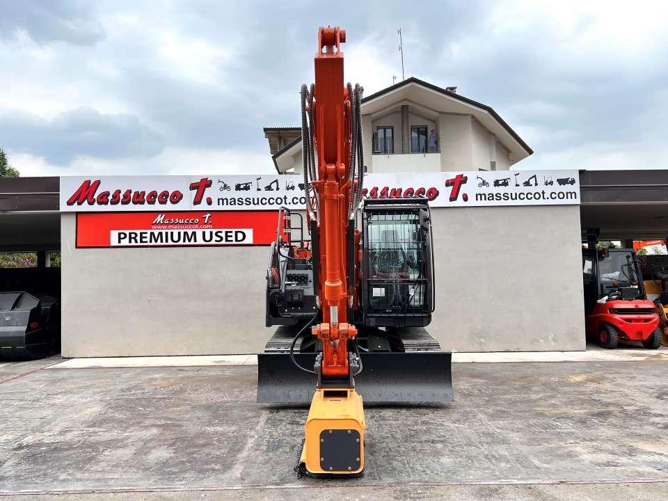 Hitachi ZX135US-7 Photo 15