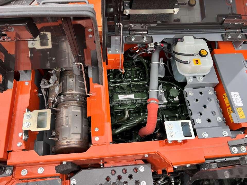 Hitachi ZX135US-7 Photo 18
