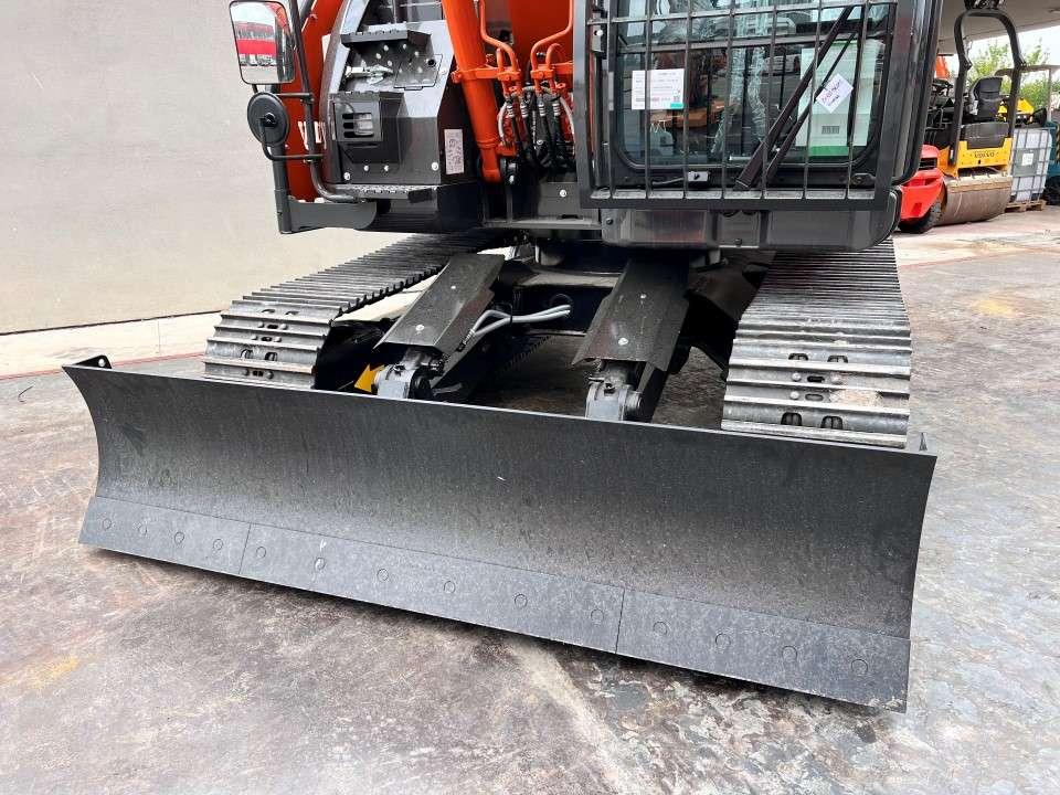 Hitachi ZX135US-7 Photo 4