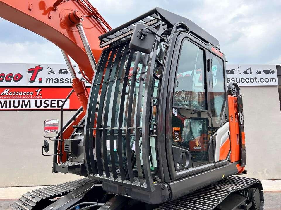Hitachi ZX135US-7 Photo 6
