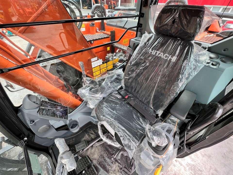 Hitachi ZX135US-7 Photo 7