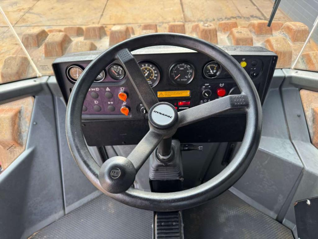 Dynapac CA302PD (13.6t) Photo 19