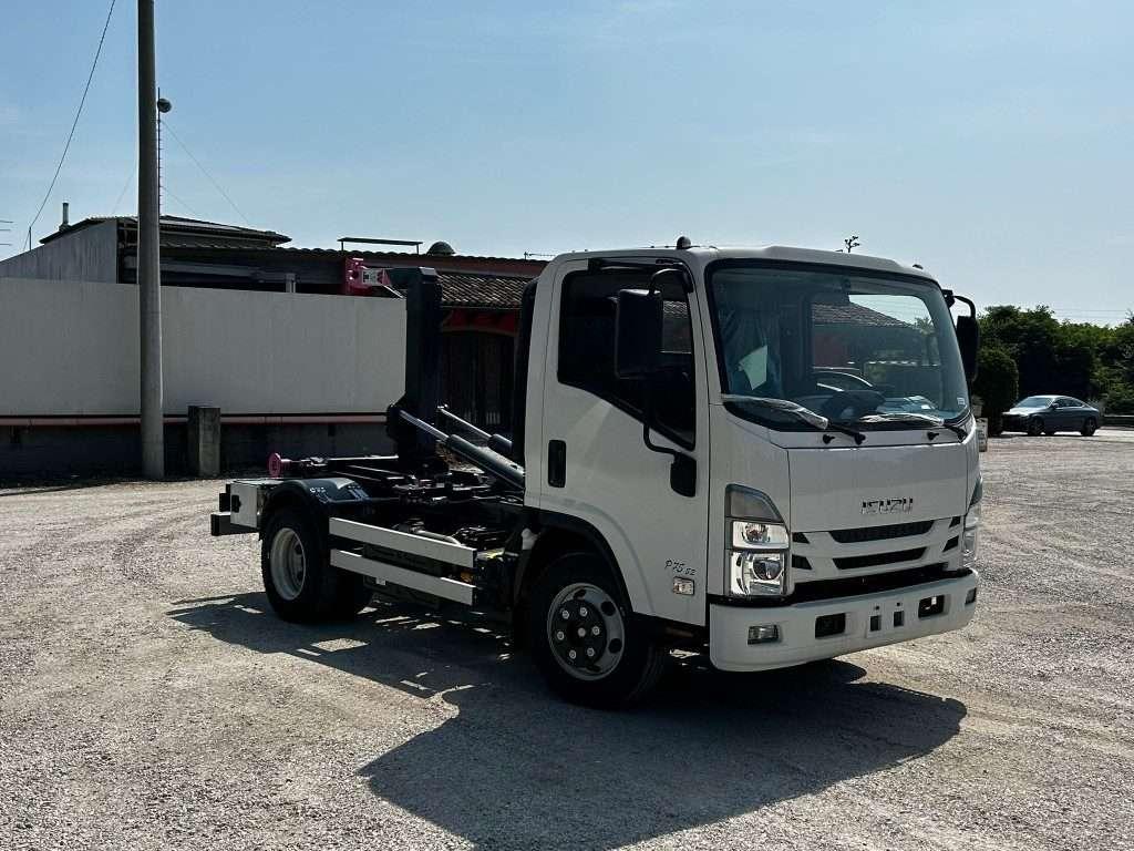 Isuzu P75 NUOVO SCARRABILE Photo 8