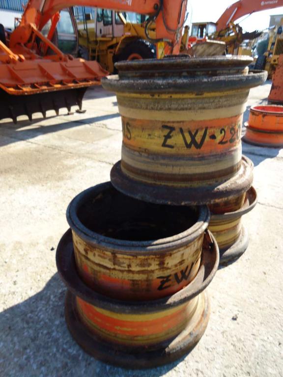 Jante pour Hitachi ZW220 Photo 1