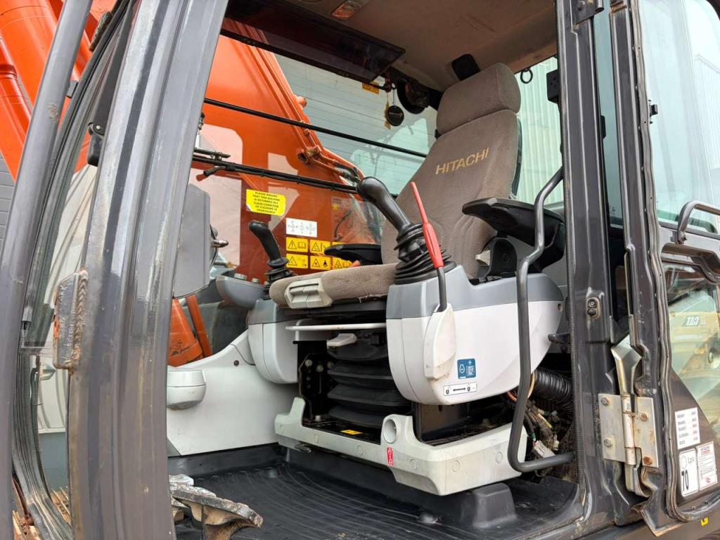 Hitachi ZX350LC-6 Photo 20