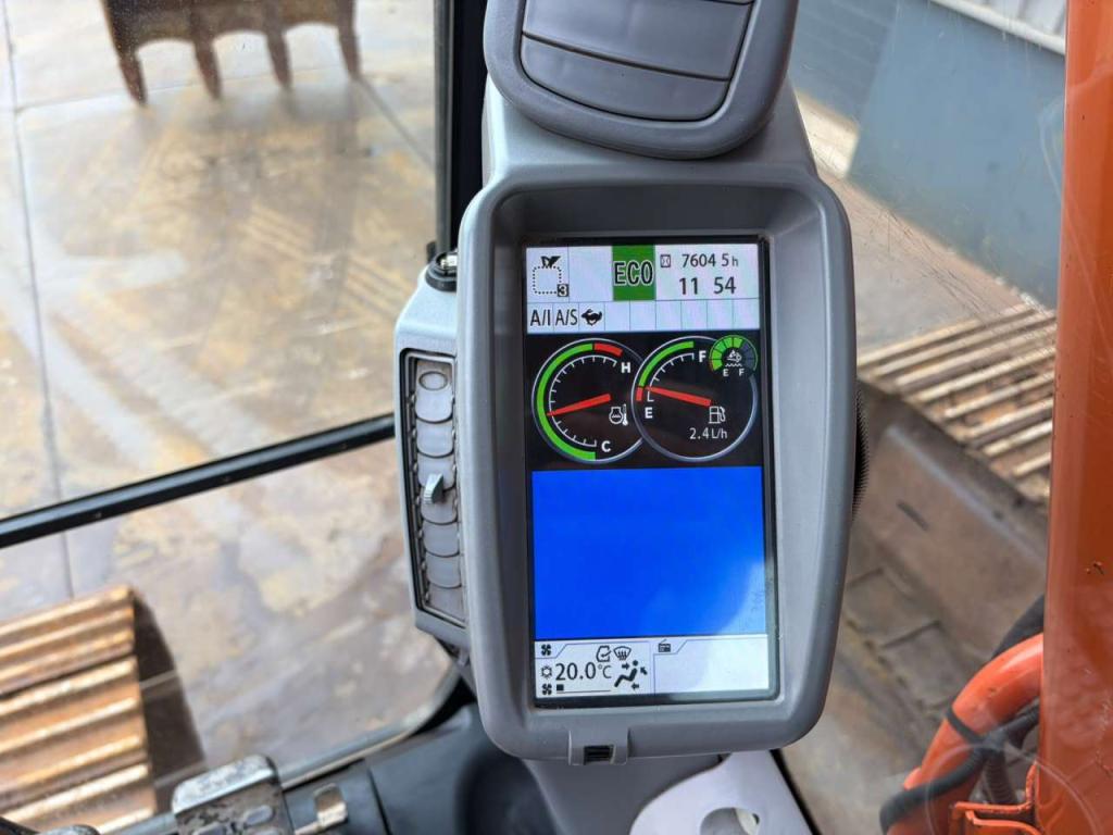 Hitachi ZX350LC-6 Photo 23