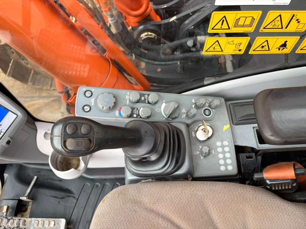 Hitachi ZX350LC-6 Photo 25