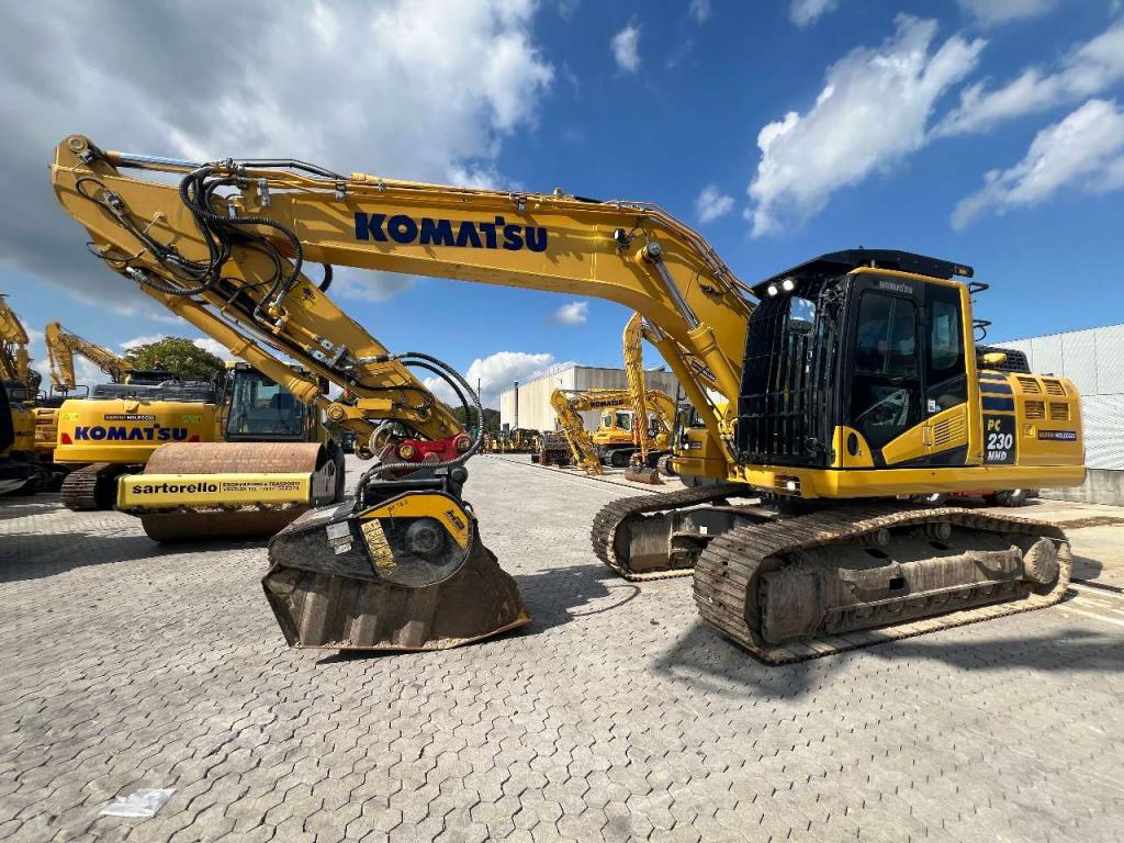 Komatsu PC230NHD-11E0 Photo 1