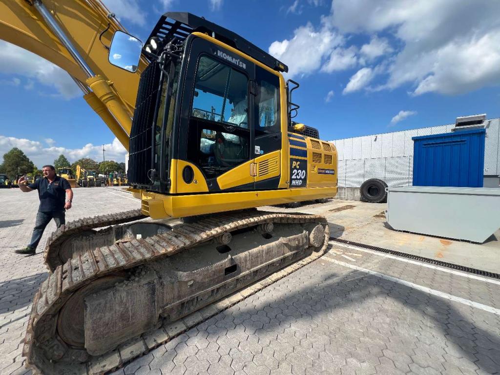 Komatsu PC230NHD-11E0 Photo 11