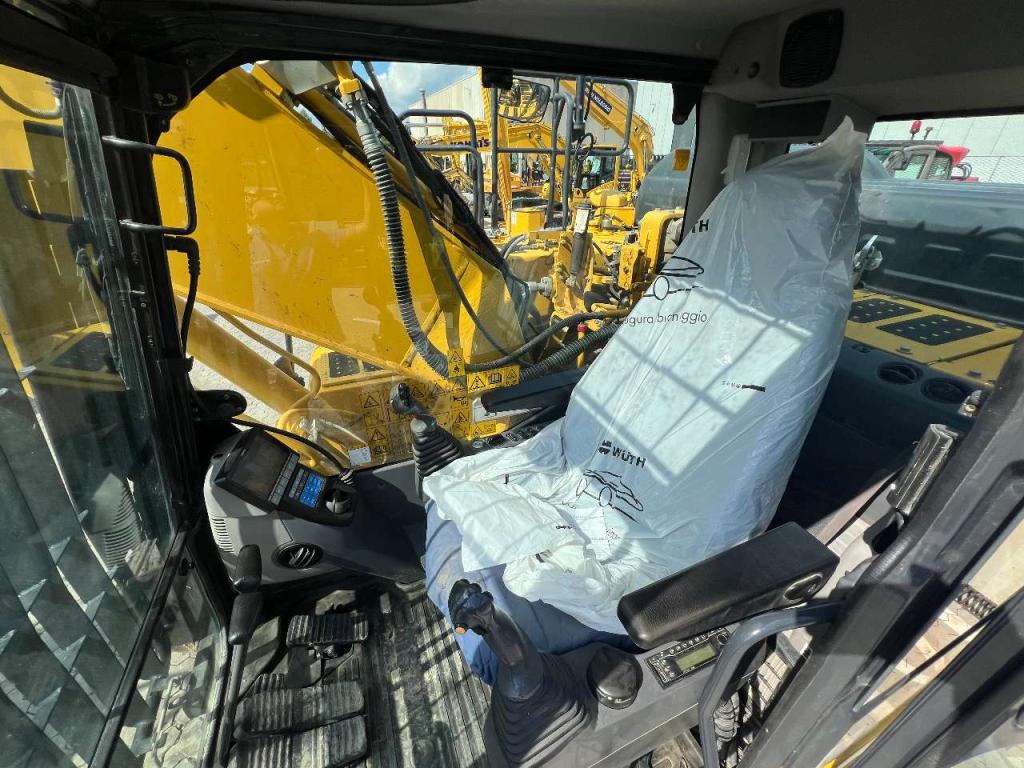 Komatsu PC230NHD-11E0 Photo 12
