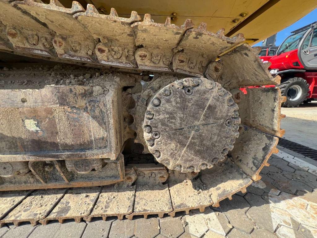 Komatsu PC230NHD-11E0 Photo 17