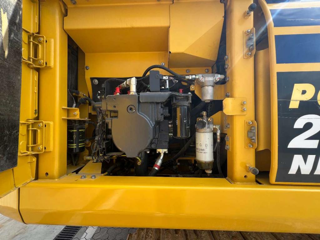 Komatsu PC230NHD-11E0 Photo 23