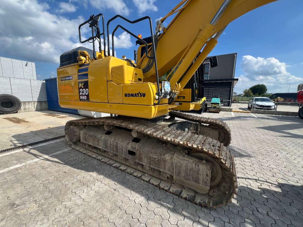 Komatsu PC230NHD-11E0 Photo 4