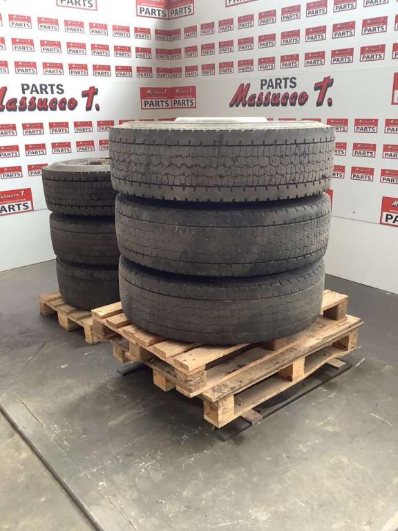 Pneu avec jantes pour Kalmar LMV 12-600 Photo 2