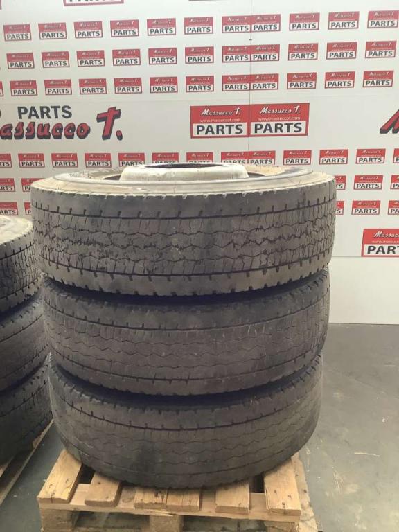 Pneu avec jantes pour Kalmar LMV 12-600 Photo 3