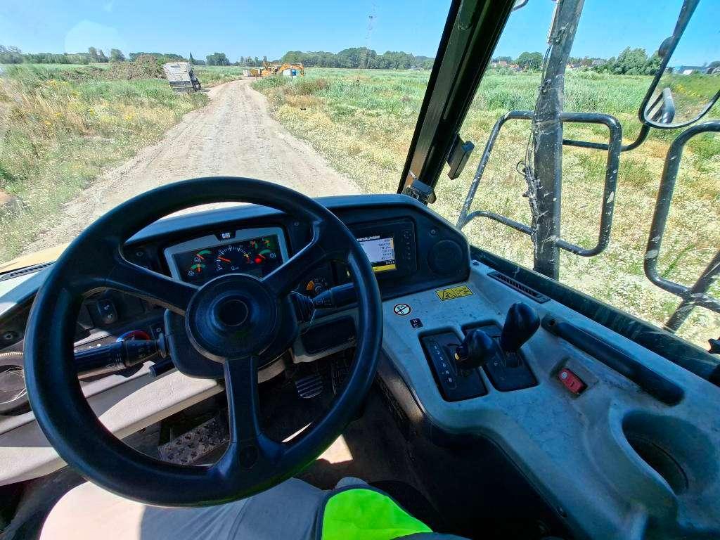 Caterpillar 725C2 Photo 20