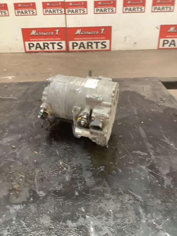 Compresseur climatisation pour Volvo FH16 550 6x4 Photo 3
