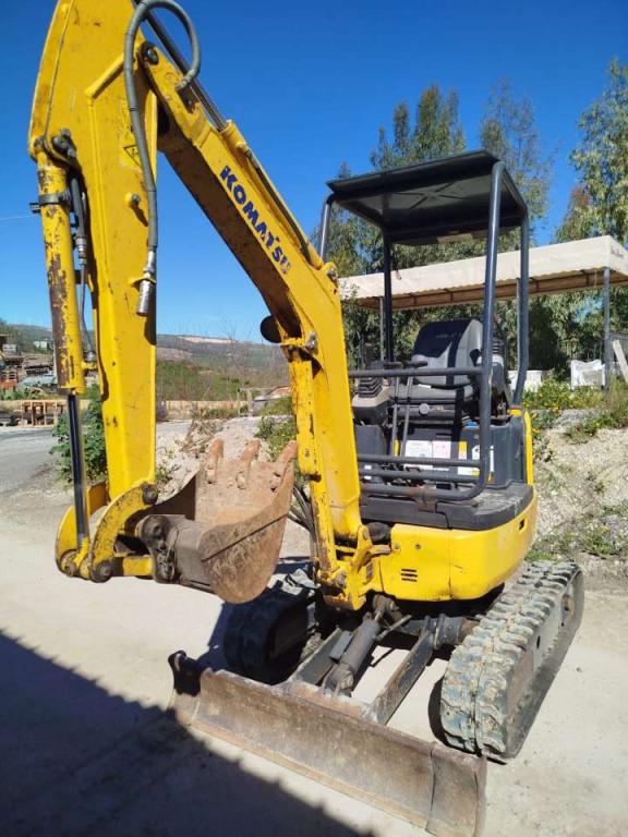 Komatsu PC16R-3HS Photo 1