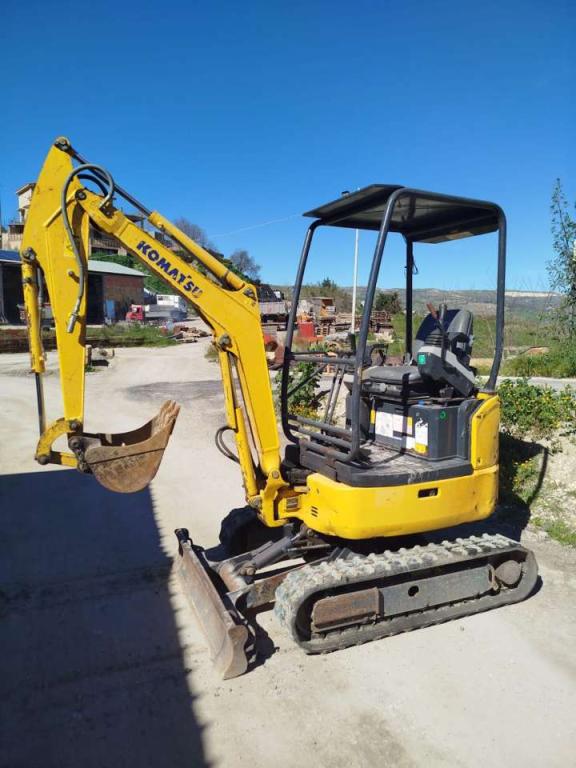 Komatsu PC16R-3HS Photo 2