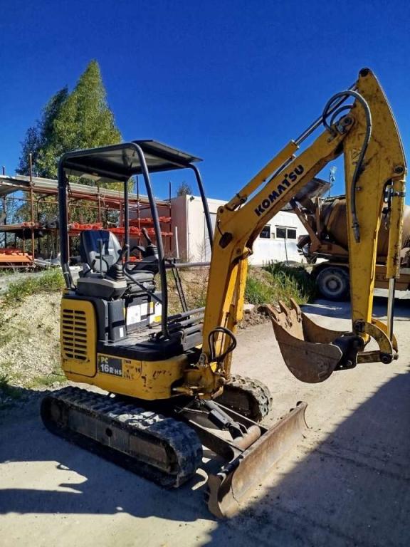 Komatsu PC16R-3HS Photo 3
