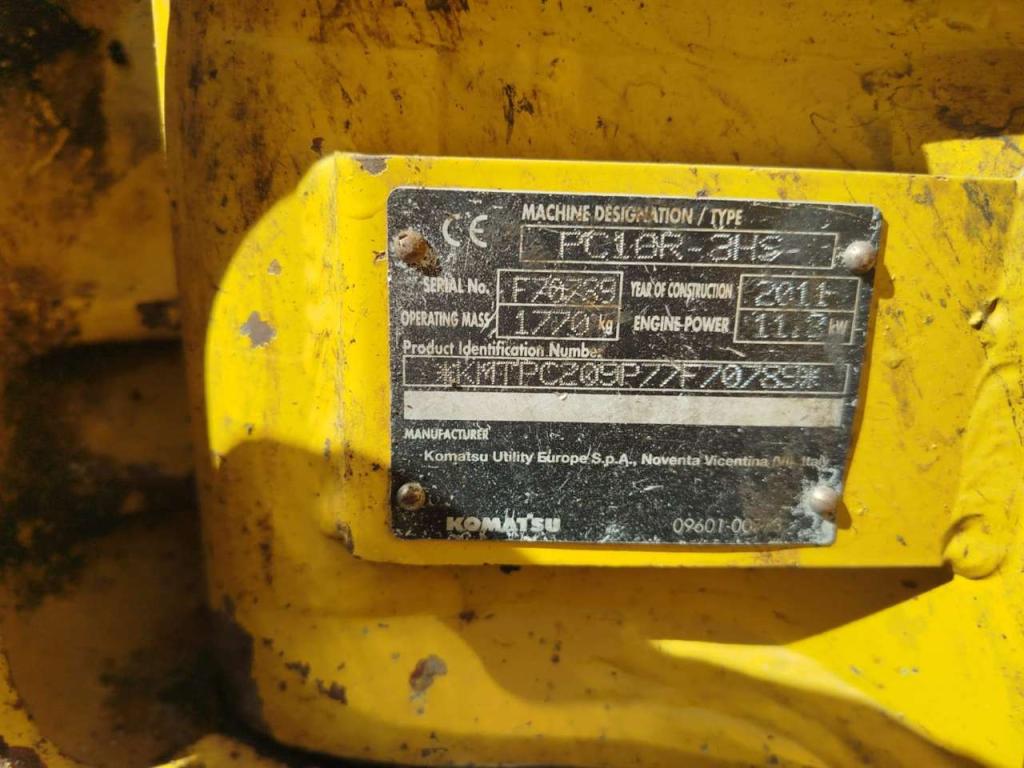 Komatsu PC16R-3HS Photo 6