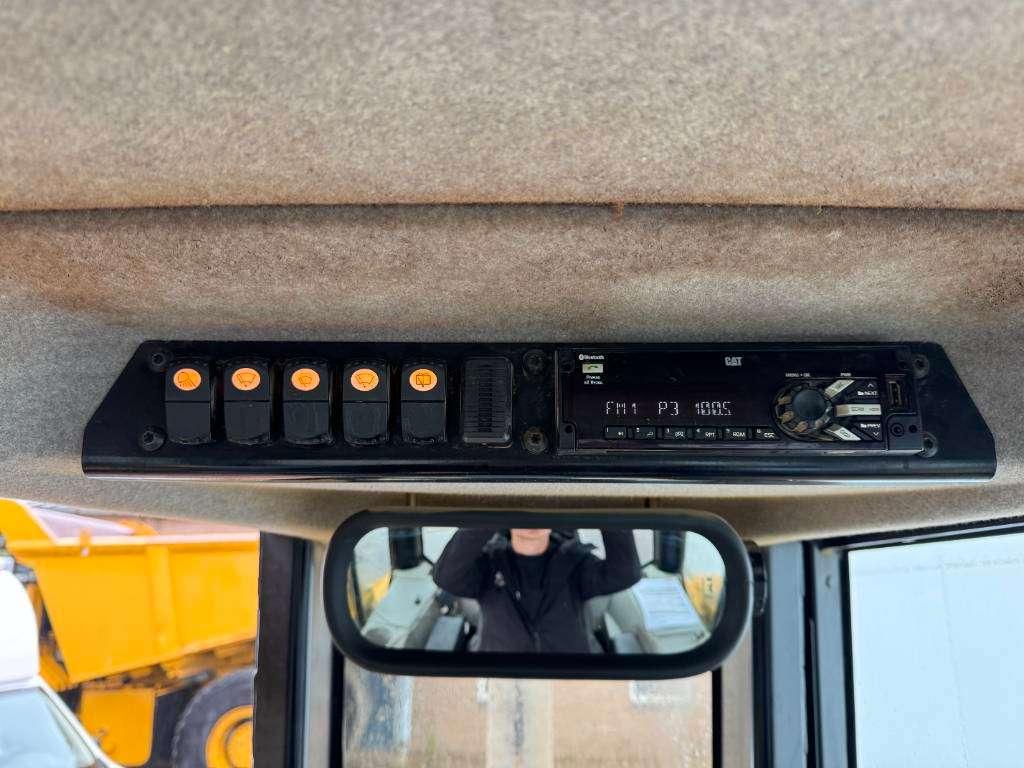 Caterpillar D6N LGP - German Machine / Folding Blade Photo 14