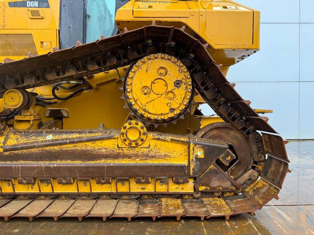 Caterpillar D6N LGP - German Machine / Folding Blade Photo 21