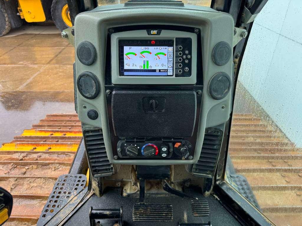 Caterpillar D6N LGP - German Machine / Folding Blade Photo 9