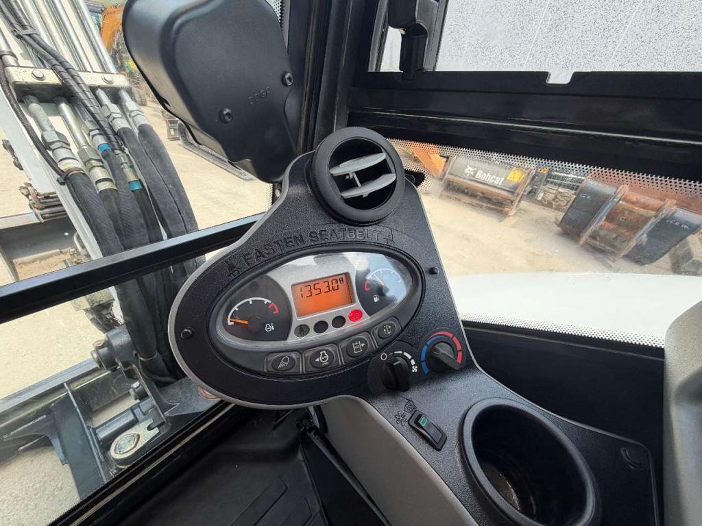 Bobcat E34 Photo 4