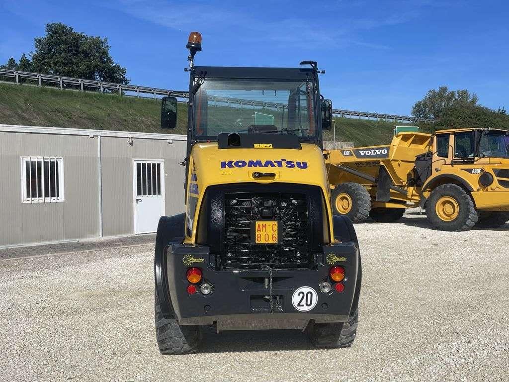 Komatsu WA 80M-8 Photo 3