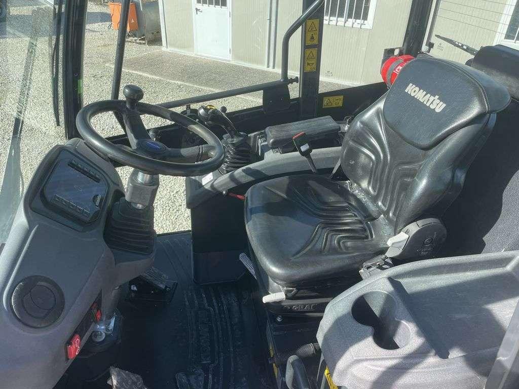 Komatsu WA 80M-8 Photo 5