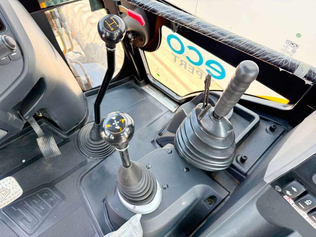 JCB 3DX / 3CX Plus 4WD - New / Unused/ Hammer Lines AC Photo 8